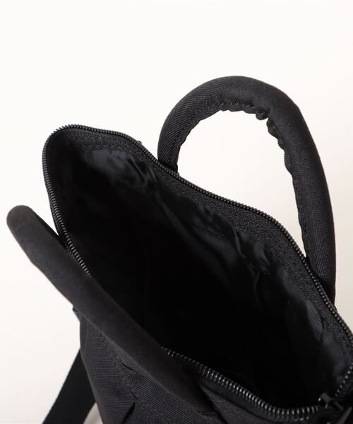 SML（エスエムエル）の「2WAY HELMET BAG SS / ヘルメットバッグ（ショルダーバッグ・メンズ・ブラック/カーキ/ネイビー/オレンジ/イエロー/パープル・FREE）」の9枚目の写真