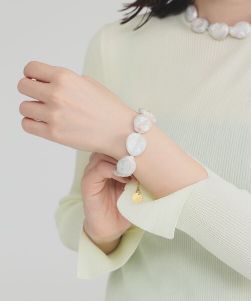 Demi-Luxe BEAMS(デミルクス ビームス)の「【別注】MOSQUITO / PEARLY BRACELET(ブレスレット・レディース・ホワイト・ONE SIZE)」の1枚目の写真
