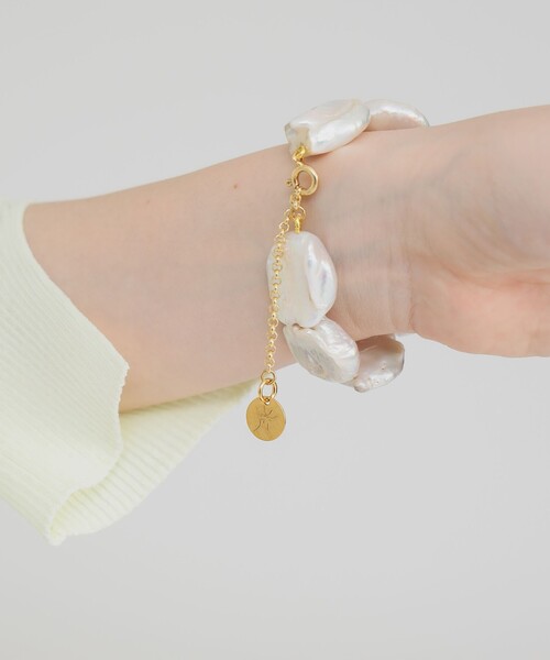 Demi-Luxe BEAMS(デミルクス ビームス)の「【別注】MOSQUITO / PEARLY BRACELET(ブレスレット・レディース・ホワイト・ONE SIZE)」の2枚目の写真