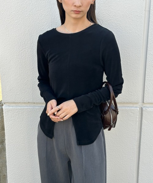 select MOCA(セレクトモカ)の「2WAYスリットシャイニートップス(Tシャツ/カットソー・レディース・アイボリー/ブルー/グレイッシュベージュ/ブラック・FREE)」の12枚目の写真