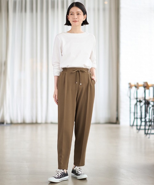 Viola e Viola(ヴィオラエヴィオラ)の「らくキレイストレッチテーパードパンツ(その他パンツ・レディース・ブラック/モカ/ネイビー・3L/LL/L/M)」の17枚目の写真
