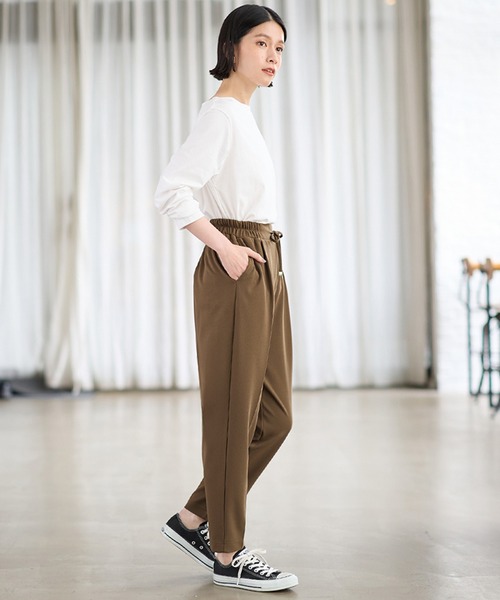 Viola e Viola(ヴィオラエヴィオラ)の「らくキレイストレッチテーパードパンツ(その他パンツ・レディース・ブラック/モカ/ネイビー・3L/LL/L/M)」の18枚目の写真