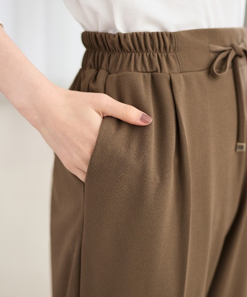 Viola e Viola(ヴィオラエヴィオラ)の「らくキレイストレッチテーパードパンツ(その他パンツ・レディース・ブラック/モカ/ネイビー・3L/LL/L/M)」の22枚目の写真