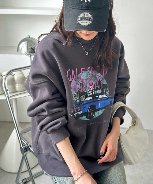 FIRST MOOD(ファーストムード)の「《FIRSTMOODコラボ》グラフィックヴィンテージ風裏起毛スウェット(スウェット・レディース・オートミール/チャコール・MEDIUM)」の2枚目の写真