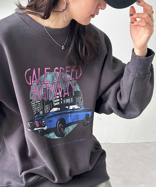 FIRST MOOD(ファーストムード)の「《FIRSTMOODコラボ》グラフィックヴィンテージ風裏起毛スウェット(スウェット・レディース・オートミール/チャコール・MEDIUM)」の3枚目の写真