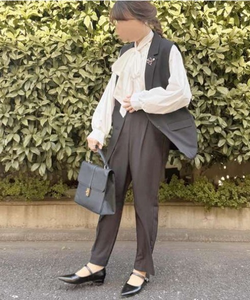 Honeys（ハニーズ）の「【ストレッチ・ウォッシャブル・イージーケア】美ージーテーパードパンツ（スラックス・レディース・ネイビー/イエロー/グレイッシュブルー/ライトグレー/ピンク/ブラック/グレイッシュベージュ/アイボリー・SS/S/M/LL/L/3L）」の13枚目の写真