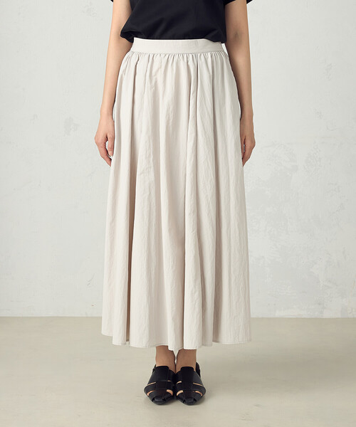 COMME CA ISM（コムサイズム）の「ナイロンタフタボリュームスカート（スカート・レディース・グレイッシュベージュ/ブラック・MEDIUM/LARGE）」の9枚目の写真