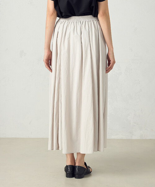 COMME CA ISM（コムサイズム）の「ナイロンタフタボリュームスカート（スカート・レディース・グレイッシュベージュ/ブラック・MEDIUM/LARGE）」の11枚目の写真