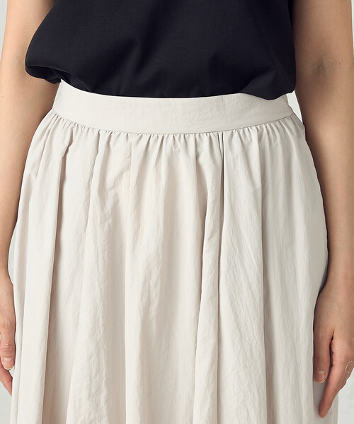 COMME CA ISM（コムサイズム）の「ナイロンタフタボリュームスカート（スカート・レディース・グレイッシュベージュ/ブラック・MEDIUM/LARGE）」の12枚目の写真