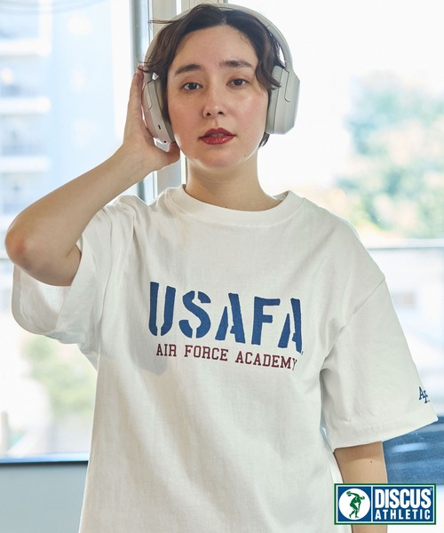 DISCUS ATHLETIC(ディスカス アスレチック)の「【DISCUS×University】ヴィンテージライクカレッジデザインプリントオーバーサイズ半袖Tシャツ(Tシャツ/カットソー・レディース・ホワイト系2/ホワイト系1/グレー系1/ブラック系1/スミクロ/ネイビー/ホワイト/ブラウン/ホワイト系/ターコイズブルー/ネイビー系/グレー系/ホワイト系3/オートミール/ブルー系/ブラック系・M/L)」の5枚目の写真