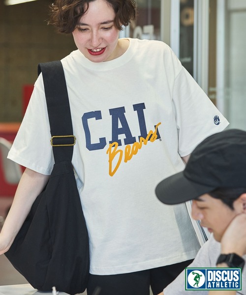 DISCUS ATHLETIC(ディスカス アスレチック)の「【DISCUS×University】ヴィンテージライクカレッジデザインプリントオーバーサイズ半袖Tシャツ(Tシャツ/カットソー・レディース・ホワイト系2/ホワイト系1/グレー系1/ブラック系1/スミクロ/ネイビー/ホワイト/ブラウン/ホワイト系/ターコイズブルー/ネイビー系/グレー系/ホワイト系3/オートミール/ブルー系/ブラック系・M/L)」の6枚目の写真
