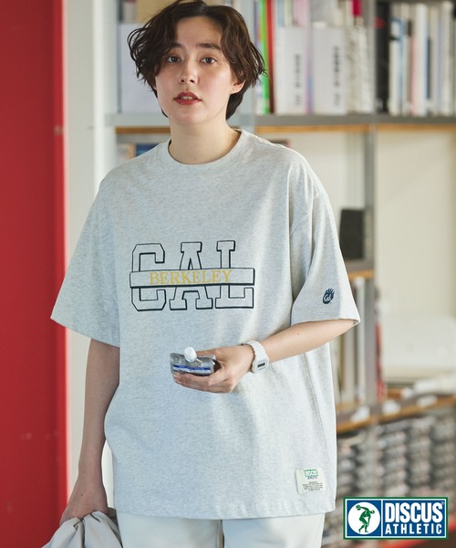 DISCUS ATHLETIC(ディスカス アスレチック)の「【DISCUS×University】ヴィンテージライクカレッジデザインプリントオーバーサイズ半袖Tシャツ(Tシャツ/カットソー・レディース・ホワイト系2/ホワイト系1/グレー系1/ブラック系1/スミクロ/ネイビー/ホワイト/ブラウン/ホワイト系/ターコイズブルー/ネイビー系/グレー系/ホワイト系3/オートミール/ブルー系/ブラック系・M/L)」の11枚目の写真