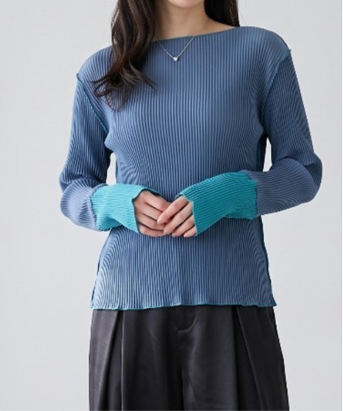 Per sist ence(パーシエンス)の「プリーツ配色プルオーバー(Tシャツ/カットソー・レディース・ブラック/グレー/ブルー/アイボリー・FREE)」の1枚目の写真