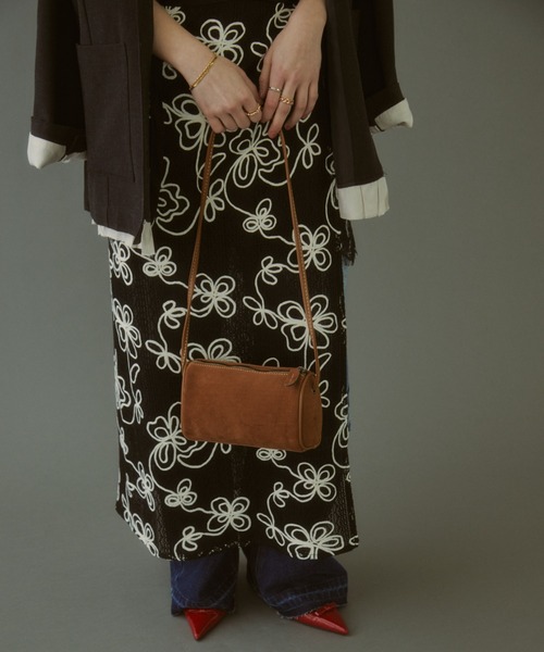 MIRROR STOKE（ミラーストーク）の「≪WEB限定≫【新色追加】SUEDE RECTANGLE BAG/スエードレクタングルバッグ（ショルダーバッグ・レディース・キャメル/ブラック/ブラウン・FREE）」の4枚目の写真