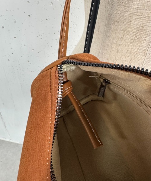 MIRROR STOKE（ミラーストーク）の「≪WEB限定≫【新色追加】SUEDE RECTANGLE BAG/スエードレクタングルバッグ（ショルダーバッグ・レディース・キャメル/ブラック/ブラウン・FREE）」の17枚目の写真