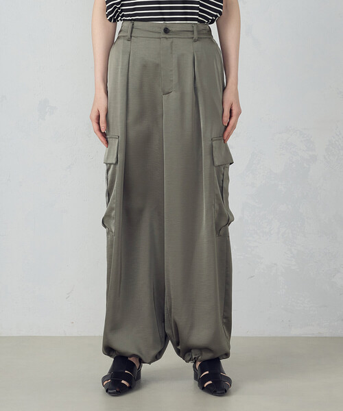 COMME CA ISM（コムサイズム）の「ポリエステルマットサテン　カーゴパンツ（カーゴパンツ・レディース・ブラック/オリーブ・MEDIUM/LARGE）」の22枚目の写真