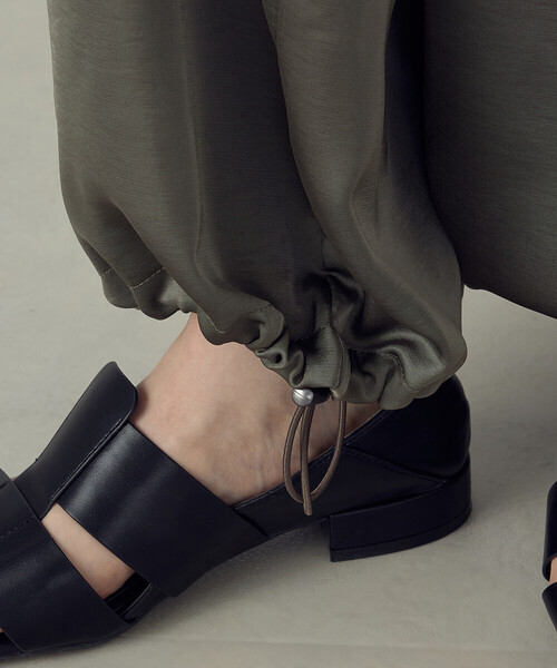 COMME CA ISM（コムサイズム）の「ポリエステルマットサテン　カーゴパンツ（カーゴパンツ・レディース・ブラック/オリーブ・MEDIUM/LARGE）」の20枚目の写真