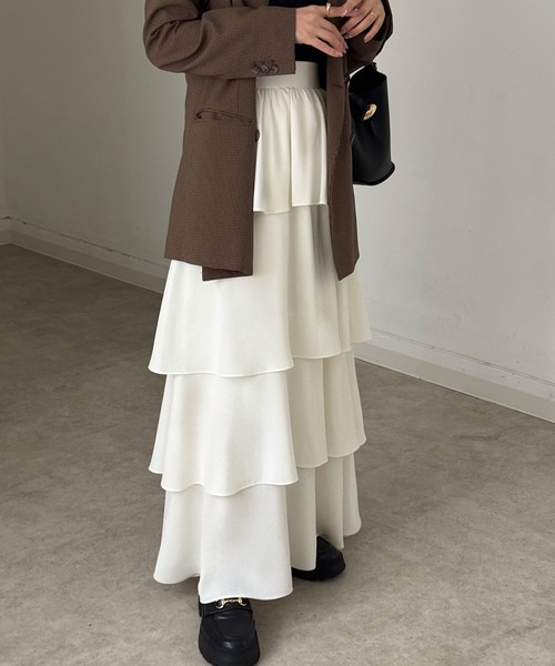 JUNOAH（ジュノア）の「【薄くて軽いジョーゼット生地】ハイウエストティアードスカート（スカート・レディース・ホワイト/チャコール/ブラック・SMALL/MEDIUM/LARGE）」の14枚目の写真