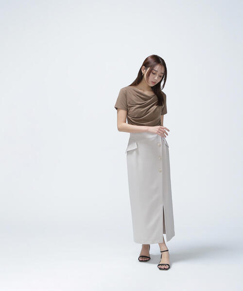 NATURAL BEAUTY BASIC(ナチュラルビューティーベーシック)の「◇フラップポケットラップナロースカート(スカート・レディース・グレイッシュベージュ/カーキ・MEDIUM/P/S)」の2枚目の写真