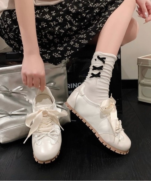 LADY LIKE(レディライク)の「バレーシューズ風ガーリースニーカー(スニーカー・レディース・ピンク/ホワイト・23.5cm/24.0cm/24.5cm)」の11枚目の写真