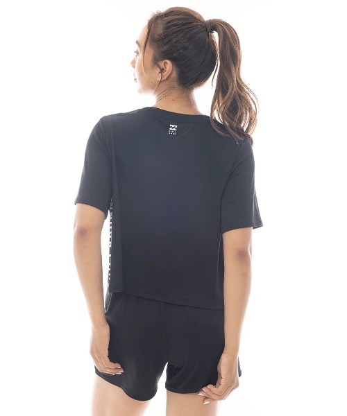 BILLABONG(ビラボン)の「BILLABONG レディース 【ACTIVE】 ACTIVE CROPPED MESH TEE アクティブウェア 【2025年春夏モデル】/ビラボンショート丈トレーニングT半袖シャツ(Tシャツ/カットソー・レディース・ブラック/ホワイト・MEDIUM)」の6枚目の写真
