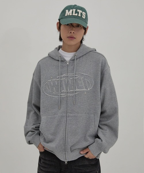 ☆K-POPアイドル着用【UNISEX】Wai Kei／ロゴアップリケフーディ