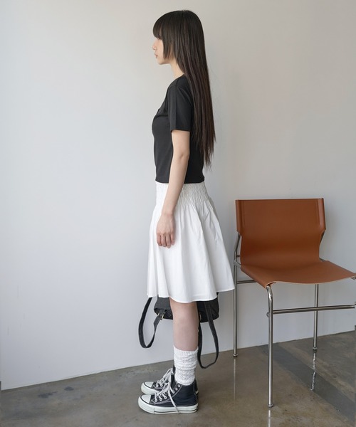 UNE MANSION(ユヌマンション)の「【UNE ORIGINAL】 ヘンリーネックシルバースナップボタンリブ半袖カットソー(Tシャツ/カットソー・レディース・グレー/ブラック/ホワイト・SMALL/MEDIUM)」の15枚目の写真