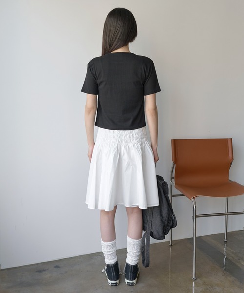 UNE MANSION(ユヌマンション)の「【UNE ORIGINAL】 ヘンリーネックシルバースナップボタンリブ半袖カットソー(Tシャツ/カットソー・レディース・グレー/ブラック/ホワイト・SMALL/MEDIUM)」の14枚目の写真