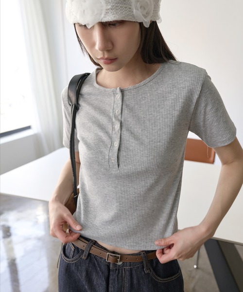 UNE ORIGINAL】 ヘンリーネックシルバースナップボタンリブ半袖