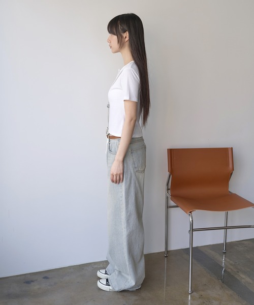 UNE MANSION(ユヌマンション)の「【UNE ORIGINAL】 ヘンリーネックシルバースナップボタンリブ半袖カットソー(Tシャツ/カットソー・レディース・グレー/ブラック/ホワイト・SMALL/MEDIUM)」の18枚目の写真