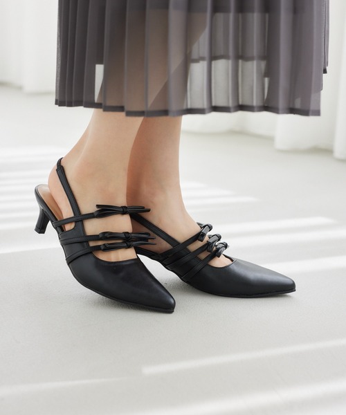 mysty woman(ミスティウーマン)の「リボンミュール 492310(パンプス・レディース・ブラック/ゴールド・MEDIUM/LARGE)」の2枚目の写真