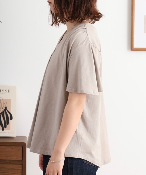 atONE(アットワン)の「ブラウス風タックスキッパー半袖Tシャツ(Tシャツ/カットソー・レディース・モカ/ホワイト/グレイッシュベージュ/ブラック/チャコールグレー・4L~5L/M-L/LL~3L)」の12枚目の写真