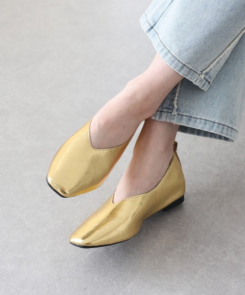 BLUEEAST(ブルーイースト)の「クッションスクエアトゥパンプス(パンプス・レディース・ブラック/シルバー/ゴールド・MEDIUM/LARGE)」の1枚目の写真