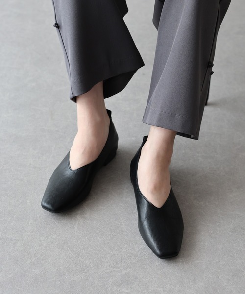 BLUEEAST(ブルーイースト)の「クッションスクエアトゥパンプス(パンプス・レディース・ブラック/シルバー/ゴールド・MEDIUM/LARGE)」の2枚目の写真