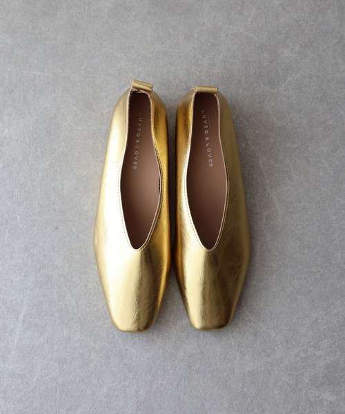 BLUEEAST(ブルーイースト)の「クッションスクエアトゥパンプス(パンプス・レディース・ブラック/シルバー/ゴールド・MEDIUM/LARGE)」の11枚目の写真