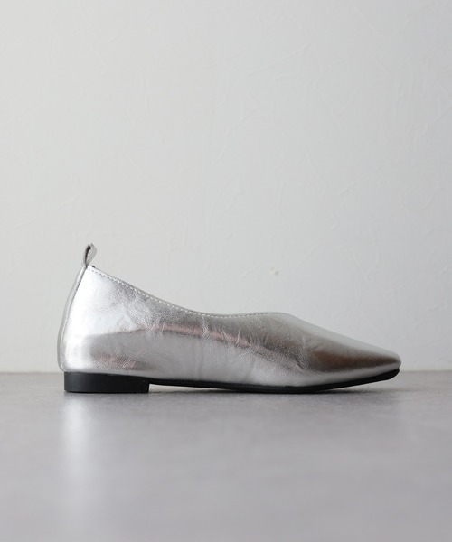 BLUEEAST(ブルーイースト)の「クッションスクエアトゥパンプス(パンプス・レディース・ブラック/シルバー/ゴールド・MEDIUM/LARGE)」の14枚目の写真