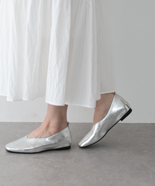 BLUEEAST(ブルーイースト)の「クッションスクエアトゥパンプス(パンプス・レディース・ブラック/シルバー/ゴールド・MEDIUM/LARGE)」の4枚目の写真