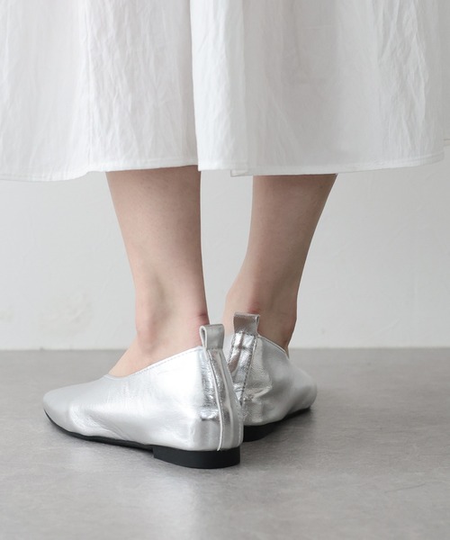 BLUEEAST(ブルーイースト)の「クッションスクエアトゥパンプス(パンプス・レディース・ブラック/シルバー/ゴールド・MEDIUM/LARGE)」の5枚目の写真