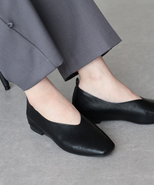 BLUEEAST(ブルーイースト)の「クッションスクエアトゥパンプス(パンプス・レディース・ブラック/シルバー/ゴールド・MEDIUM/LARGE)」の8枚目の写真