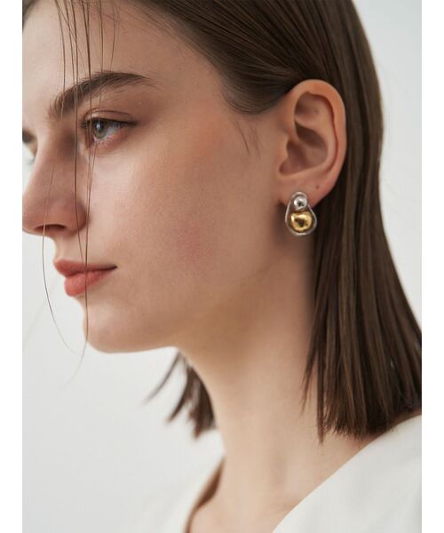 ELENDEEK(エレンディーク)の「ニュアンスメタルマルチピアス(ピアス(両耳用)・レディース・シルバー/ゴールド・FREE)」の2枚目の写真