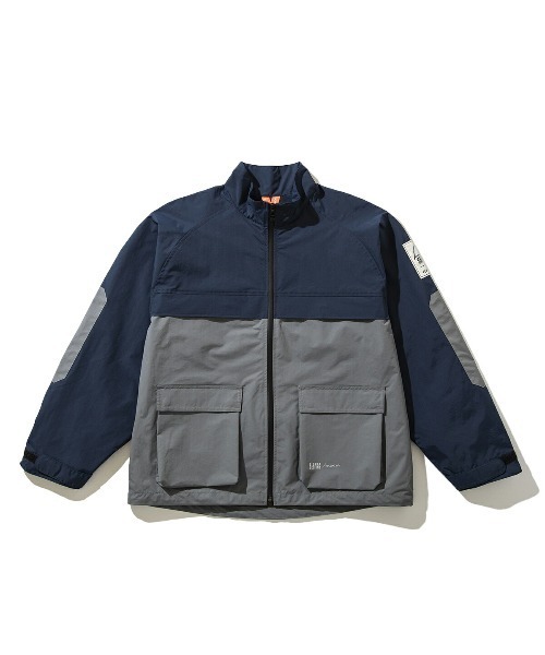 Kinetics(キネティクス)の「FLATLUX Sierra Designs x FLATLUX - Fabric Jacket (フラットラックス シエラデザイン x フラットラックス - ファブリック ジャケット)(マウンテンパーカー・メンズ・グレー・MEDIUM/X-LARGE)」の1枚目の写真
