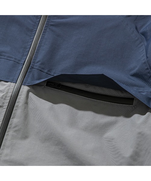 Kinetics(キネティクス)の「FLATLUX Sierra Designs x FLATLUX - Fabric Jacket (フラットラックス シエラデザイン x フラットラックス - ファブリック ジャケット)(マウンテンパーカー・メンズ・グレー・MEDIUM/X-LARGE)」の5枚目の写真