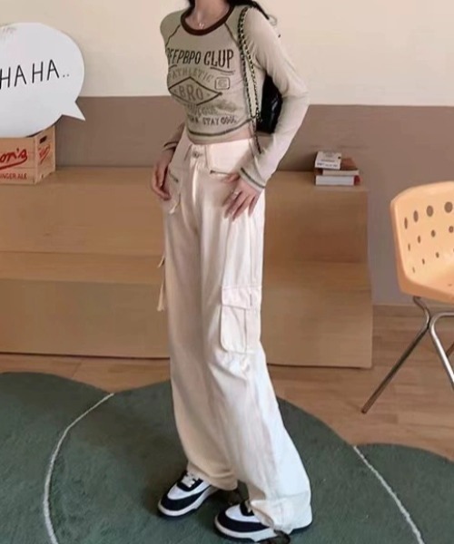 NANEA（ナネア）の「ヴィンテージ風ロゴプリントクロップドリンガーTシャツ（Tシャツ/カットソー・レディース・ベージュ/レッド・SMALL/MEDIUM/LARGE）」の5枚目の写真