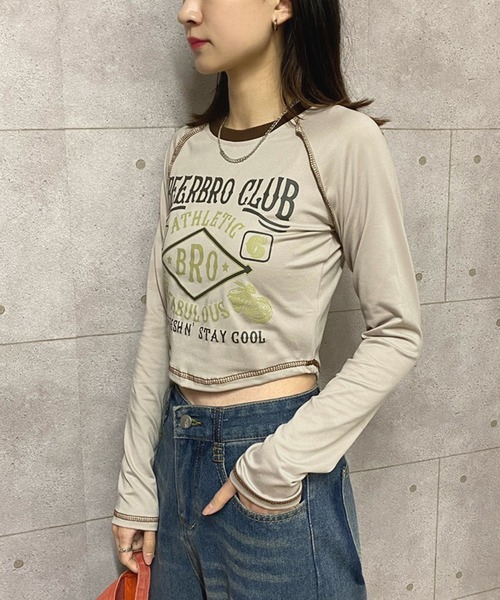 NANEA（ナネア）の「ヴィンテージ風ロゴプリントクロップドリンガーTシャツ（Tシャツ/カットソー・レディース・ベージュ/レッド・SMALL/MEDIUM/LARGE）」の19枚目の写真