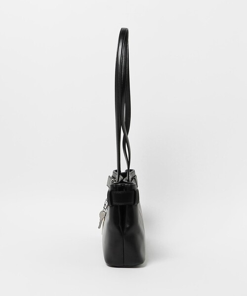 osoi ブラック ショルダーバッグ 鍵付き Osoi Hobo Brocle ショルダーバッグ | ブラック | FARFETCH JP