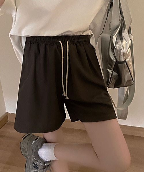 2ly2(トゥーリートゥー)の「ゆるだぼスウェットショートパンツ(その他パンツ・レディース・グレー/ブラック/ベージュ/ブラウン・FREE)」の3枚目の写真