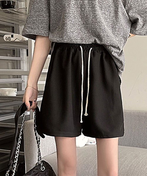 2ly2(トゥーリートゥー)の「ゆるだぼスウェットショートパンツ(その他パンツ・レディース・グレー/ブラック/ベージュ/ブラウン・FREE)」の2枚目の写真