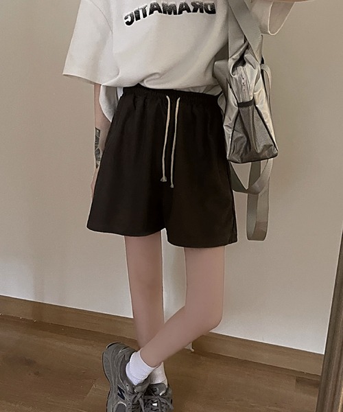 2ly2(トゥーリートゥー)の「ゆるだぼスウェットショートパンツ(その他パンツ・レディース・グレー/ブラック/ベージュ/ブラウン・FREE)」の9枚目の写真