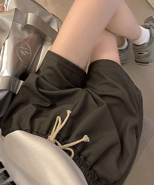 2ly2(トゥーリートゥー)の「ゆるだぼスウェットショートパンツ(その他パンツ・レディース・グレー/ブラック/ベージュ/ブラウン・FREE)」の8枚目の写真