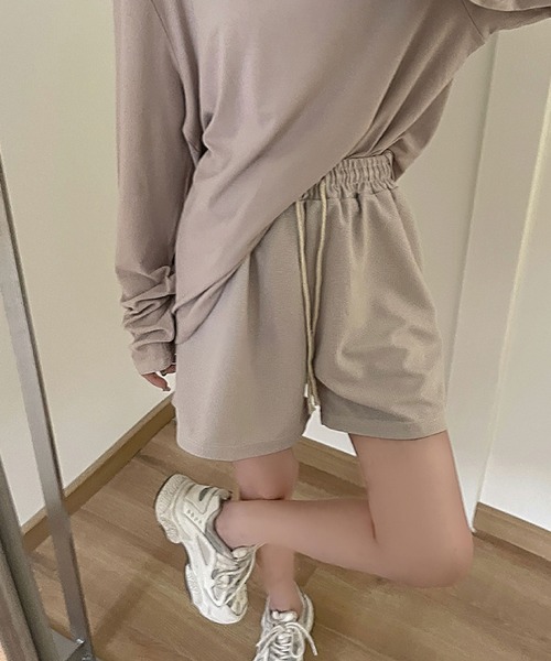 2ly2(トゥーリートゥー)の「ゆるだぼスウェットショートパンツ(その他パンツ・レディース・グレー/ブラック/ベージュ/ブラウン・FREE)」の21枚目の写真